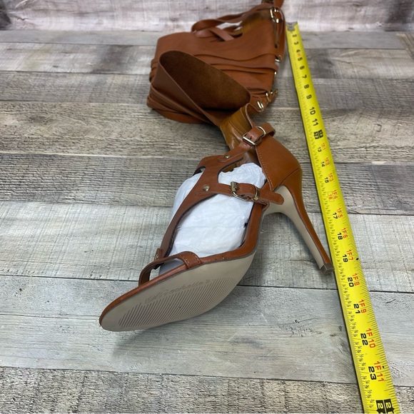 Breckelles heels Tan Size Women’s Heels brand new with box size 7. - Picture 4 of 7